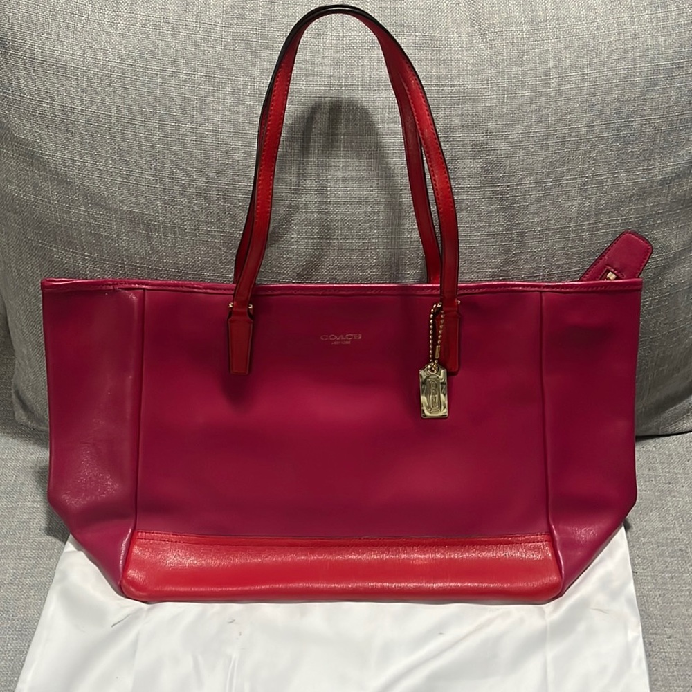 COACH TOTE LEATHER BAG.